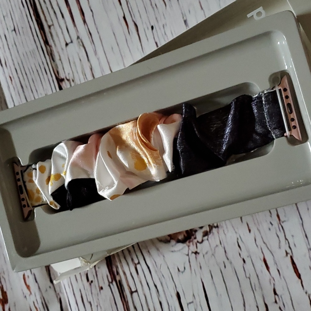 🆕️ HEYDAY APPLE WATCH BAND  38-41 MM .